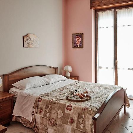 Terrazza Di Alfieri - Alloggio Con Terrazza Privata Nel Centro Di Asti Kültér fotó
